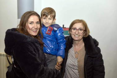 La Casa de Cultura del valle de Aranguren, ubicada en la localidad de Mutilva, ofreció una nueva oportunidad de disfrutar de la comedia 'Campeones', la aplaudida película de Javier Fesser que tan buenas críticas ha recibido desde su estreno y que presenta el día a día de un equipo de baloncesto formado por personas con discapacidad intelectual.
