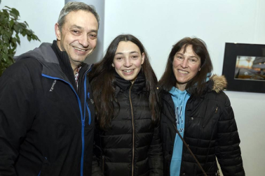 La Casa de Cultura del valle de Aranguren, ubicada en la localidad de Mutilva, ofreció una nueva oportunidad de disfrutar de la comedia 'Campeones', la aplaudida película de Javier Fesser que tan buenas críticas ha recibido desde su estreno y que presenta el día a día de un equipo de baloncesto formado por personas con discapacidad intelectual.