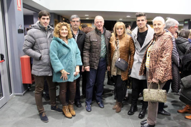 Los componentes de grupo Puro Relajo ofrecieron un emocionante concierto en el Centro Cultural de Noáin la tarde del 25 de enero. Más de dos horas de rancheras y sorprendentes versiones en la que también tomaron parte el Coro del Valle de Elorz, la acordeonista Garbiñe Sertucha y la cantante Maialen Lecumberri. Una jornada festiva pero también solidaria, que sirvió para impulsar el trabajo de la Fundación Síndrome Dravet.