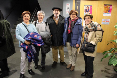 Los componentes de grupo Puro Relajo ofrecieron un emocionante concierto en el Centro Cultural de Noáin la tarde del 25 de enero. Más de dos horas de rancheras y sorprendentes versiones en la que también tomaron parte el Coro del Valle de Elorz, la acordeonista Garbiñe Sertucha y la cantante Maialen Lecumberri. Una jornada festiva pero también solidaria, que sirvió para impulsar el trabajo de la Fundación Síndrome Dravet.