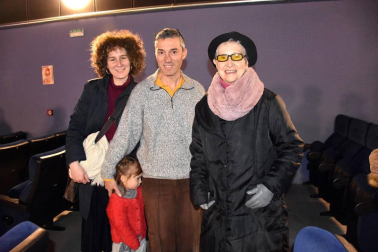 Del 21 al 27 de enero Tudela celebró su Semana Literaria, con sede en el Cine Moncayo. Proyecciones cinematográficas, encuentros con autores, un concierto o la entrega de los premios literarios de este 2019 fueron algunas de las propuestas. La semana dio cierre con el evento 'Recitando en familia con el Club de la Rima”.