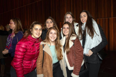 El festival Pamplona Negra ha cumplido su quinto aniversario repleto de energía. Del 22 al 26 de enero, una completísima programación cultural ha hecho disfrutar a los amantes de este género. La cámara de ¡Click! se acercó a Baluarte para acompañar al periodista y escritor Martín Olmos en su conferencia 'Crímenes con historia'. Este autor logró, con su primer libro 'Escrito en negro', el Premio Café Bretón-Bodegas Olarra, el Rodolfo Walsh de la Semana Negra de Gijón y el Premio Euskadi de Literatura.