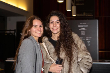 El festival Pamplona Negra ha cumplido su quinto aniversario repleto de energía. Del 22 al 26 de enero, una completísima programación cultural ha hecho disfrutar a los amantes de este género. La cámara de ¡Click! se acercó a Baluarte para acompañar al periodista y escritor Martín Olmos en su conferencia 'Crímenes con historia'. Este autor logró, con su primer libro 'Escrito en negro', el Premio Café Bretón-Bodegas Olarra, el Rodolfo Walsh de la Semana Negra de Gijón y el Premio Euskadi de Literatura.