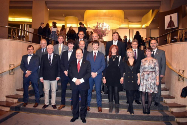 El pasado sábado tuvo lugar en el Hotel Tres Reyes de Pamplona, la Gala de la Federación Navarra de Hípica en la que se entregaron los trofeos a los mejores clasificados en las distintas disciplinas ecuestres durante el año 2018.