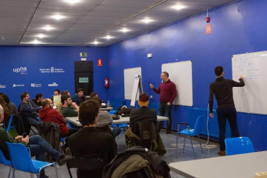 El Planetario de Pamplona acogió del 25 al 27 de enero el evento Global Game Jam, un reto de creación de juegos en 48 horas. De la mano de Iñaki Ayúcar e Iker Ibero, expertos del sector, estudiantes, familias y curiosos pudieron conocer de primera mano el mundo de los videojuegos y la creación en 3D.