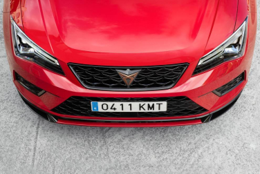 El concesionario Iruña Motor presentó en sociedad la nueva marca deportiva Cupra, que era una línea de acabado 'sport' de Seat y que ahora nace como una marca independiente y espíritu joven