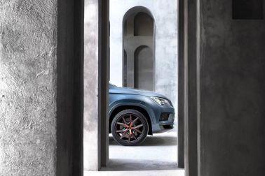 El concesionario Iruña Motor presentó en sociedad la nueva marca deportiva Cupra, que era una línea de acabado 'sport' de Seat y que ahora nace como una marca independiente y espíritu joven