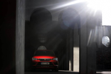El concesionario Iruña Motor presentó en sociedad la nueva marca deportiva Cupra, que era una línea de acabado 'sport' de Seat y que ahora nace como una marca independiente y espíritu joven