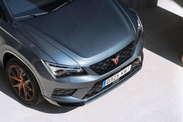 El concesionario Iruña Motor presentó en sociedad la nueva marca deportiva Cupra, que era una línea de acabado 'sport' de Seat y que ahora nace como una marca independiente y espíritu joven