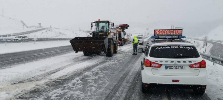 Fotografías del temporal de nieve y lluvia en Navarra, que está provocando dificultades para circular en distintos puntos de la red viaria.
