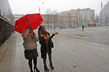 Fotografías del temporal de nieve y lluvia en Navarra, que está provocando dificultades para circular en distintos puntos de la red viaria.