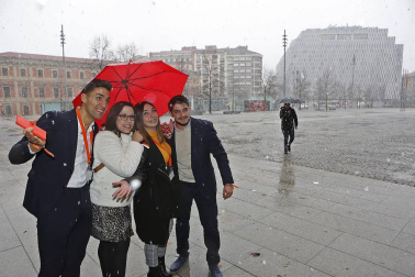 Fotografías del temporal de nieve y lluvia en Navarra, que está provocando dificultades para circular en distintos puntos de la red viaria.