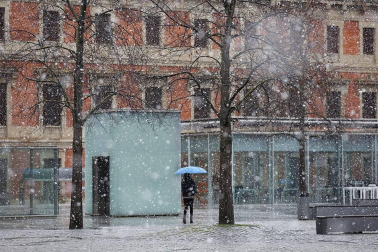 Fotografías del temporal de nieve y lluvia en Navarra, que está provocando dificultades para circular en distintos puntos de la red viaria.