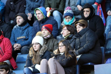 Imágenes del búscate en la grada del Osasuna-Granada