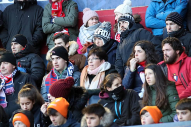 Imágenes del búscate en la grada del Osasuna-Granada