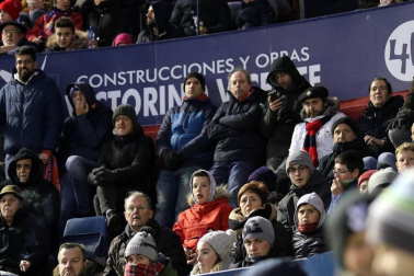 Imágenes del búscate en la grada del Osasuna-Granada