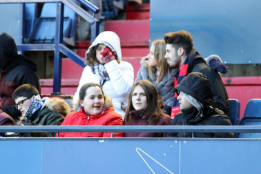 Imágenes del búscate en la grada del Osasuna-Granada