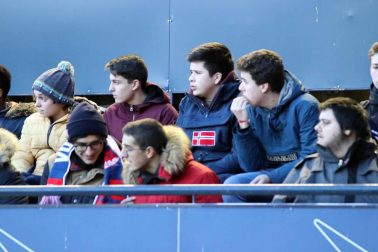 Imágenes del búscate en la grada del Osasuna-Granada