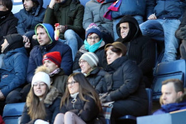 Imágenes del búscate en la grada del Osasuna-Granada