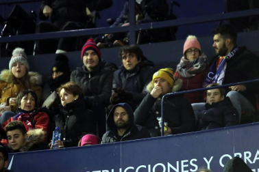 Imágenes del búscate en la grada del Osasuna-Granada