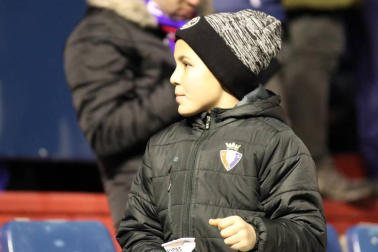 Imágenes del búscate en la grada del Osasuna-Granada