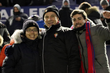 Imágenes del búscate en la grada del Osasuna-Granada