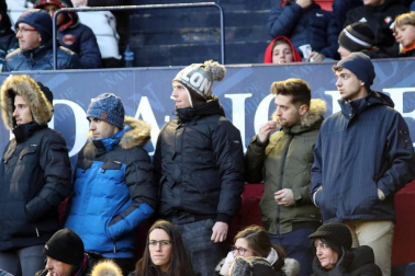 Imágenes del búscate en la grada del Osasuna-Granada