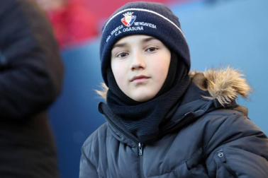 Imágenes del búscate en la grada del Osasuna-Granada