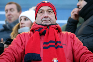Imágenes del búscate en la grada del Osasuna-Granada