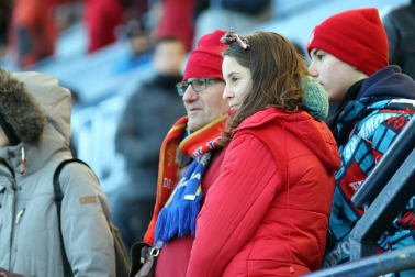 Imágenes del búscate en la grada del Osasuna-Granada