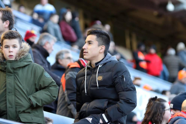 Imágenes del búscate en la grada del Osasuna-Granada