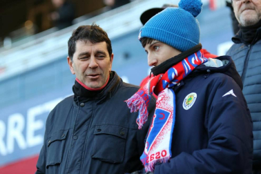 Imágenes del búscate en la grada del Osasuna-Granada