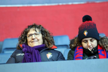 Imágenes del búscate en la grada del Osasuna-Granada