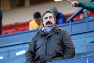 Imágenes del búscate en la grada del Osasuna-Granada