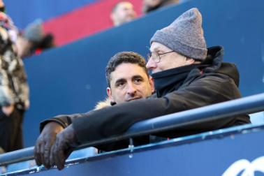 Imágenes del búscate en la grada del Osasuna-Granada