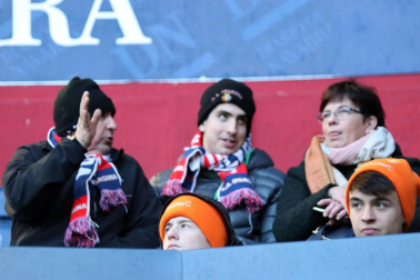 Imágenes del búscate en la grada del Osasuna-Granada