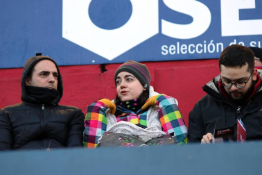 Imágenes del búscate en la grada del Osasuna-Granada