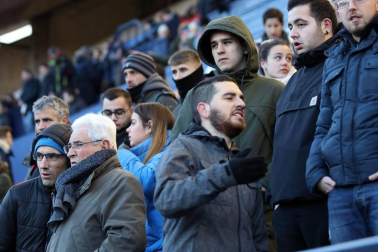 Imágenes del búscate en la grada del Osasuna-Granada