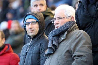 Imágenes del búscate en la grada del Osasuna-Granada