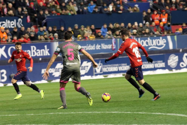 Imágenes del partido Osasuna-Cádiz disputado en El Sadar.
