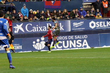 Imágenes del partido Osasuna-Cádiz disputado en El Sadar.