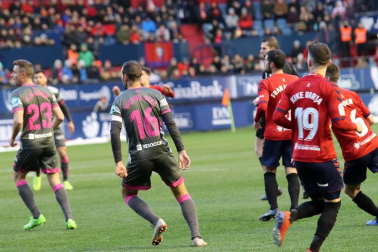 Imágenes del partido Osasuna-Cádiz disputado en El Sadar.