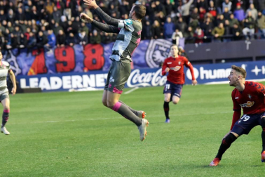 Imágenes del partido Osasuna-Cádiz disputado en El Sadar.