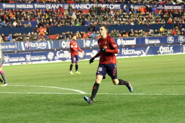 Imágenes del partido Osasuna-Cádiz disputado en El Sadar.