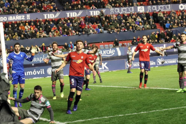 Imágenes del partido Osasuna-Cádiz disputado en El Sadar.