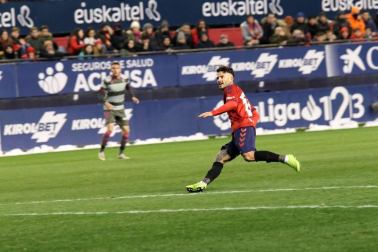 Imágenes del partido Osasuna-Cádiz disputado en El Sadar.