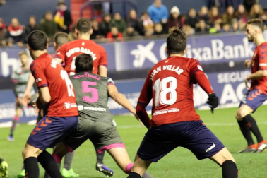 Imágenes del partido Osasuna-Cádiz disputado en El Sadar.