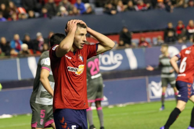 Imágenes del partido Osasuna-Cádiz disputado en El Sadar.