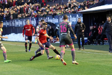 Imágenes del partido Osasuna-Cádiz disputado en El Sadar.