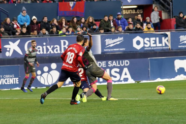 Imágenes del partido Osasuna-Cádiz disputado en El Sadar.